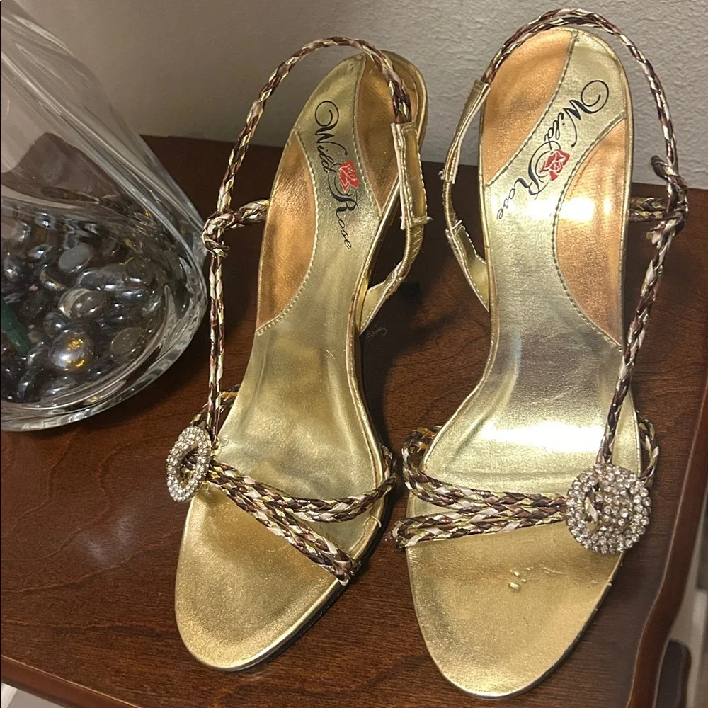 Wild Rose Elegant Gold Women's Heels - Picture 3 of 10